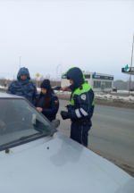Сотрудники Госавтоинспекции Кинельского района совместно с судебными приставами-исполнителями отдела судебных приставов по взысканию административных штрафов провели профилактический рейд "Должник"