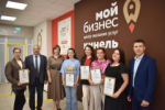 Предпринимателей, оказавших помощь в подготовке подарков участникам творческого конкурса, отметили благодарностями